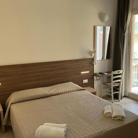 Hotel Bed And Book Rimini Luaran gambar