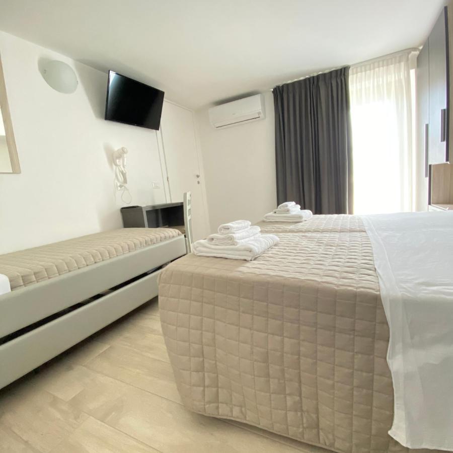 Hotel Bed And Book Rimini Luaran gambar