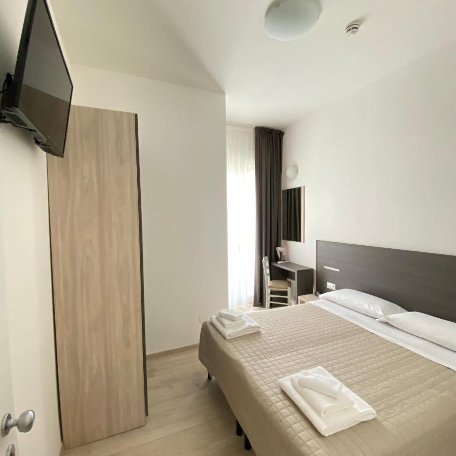 Hotel Bed And Book Rimini Luaran gambar