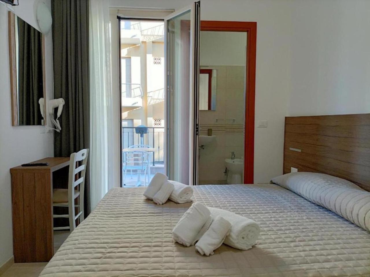 Hotel Bed And Book Rimini Luaran gambar