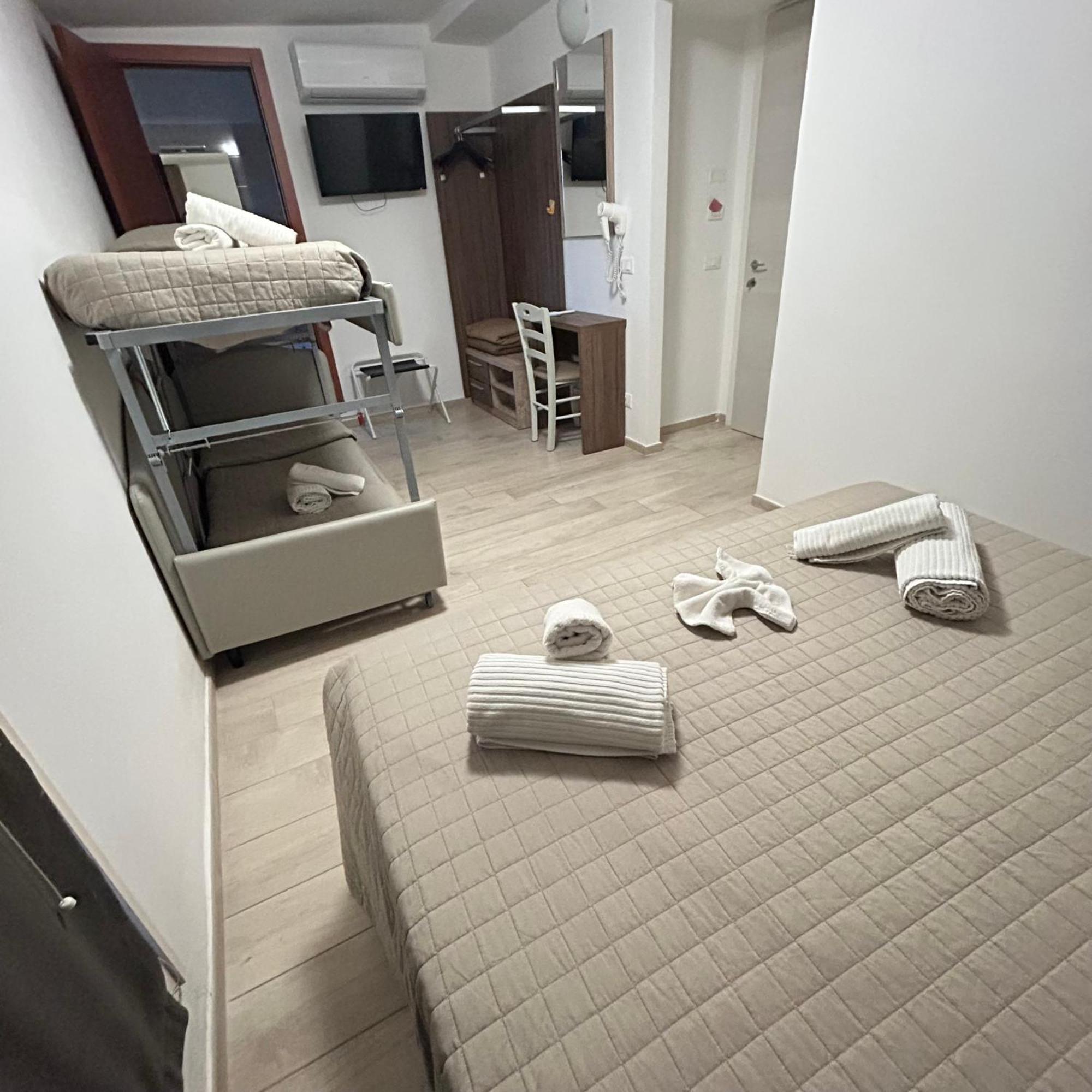 Hotel Bed And Book Rimini Luaran gambar
