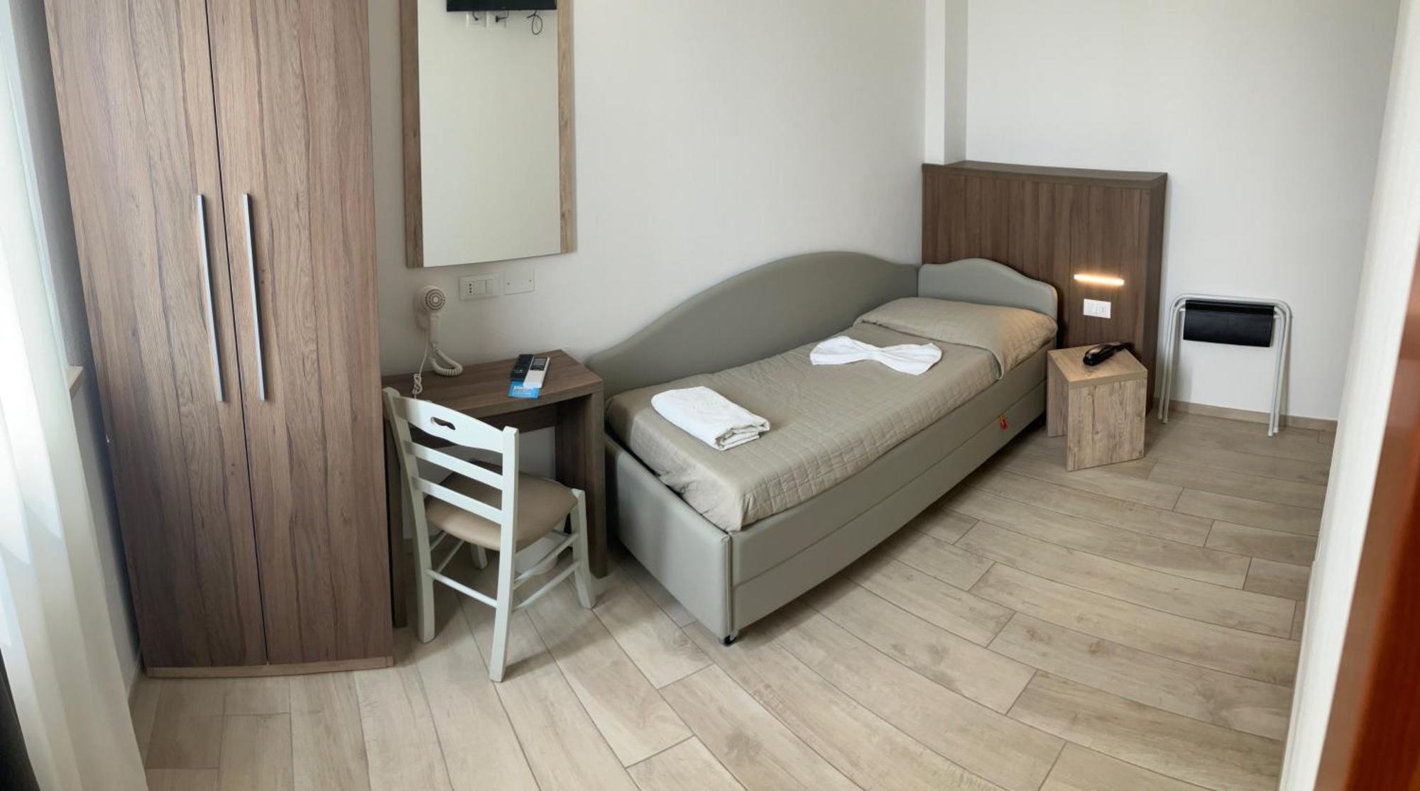 Hotel Bed And Book Rimini Luaran gambar