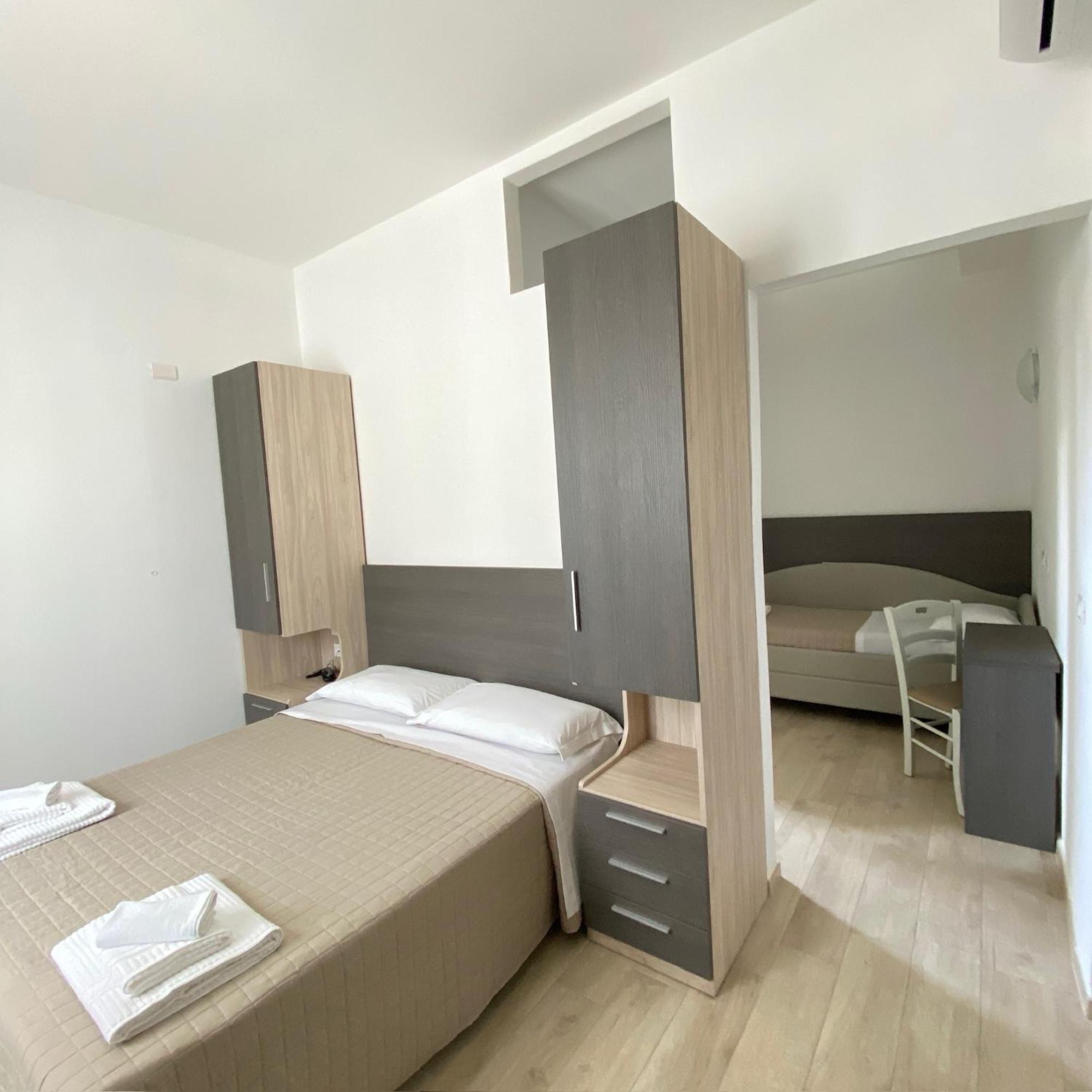 Hotel Bed And Book Rimini Luaran gambar
